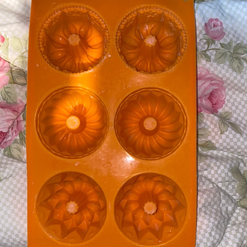 Mini Bundt Cakes Silicone Mold EXCELLENT CONDITION